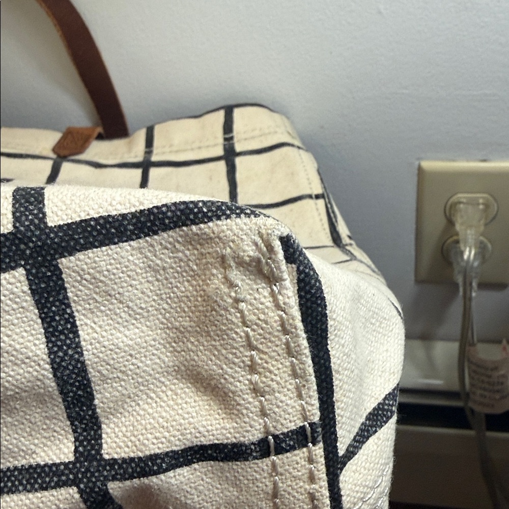 Madewell The Canvas Transport Tote in Windowpane Black - Picture 9 of 16